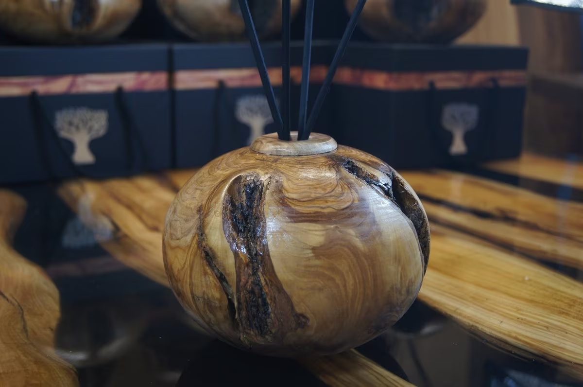 Woodsart Kamergeurverspreider Handgemaakt Massief Olijfhout Incl. Geurstokjes ⌀16cm - Afbeelding 4