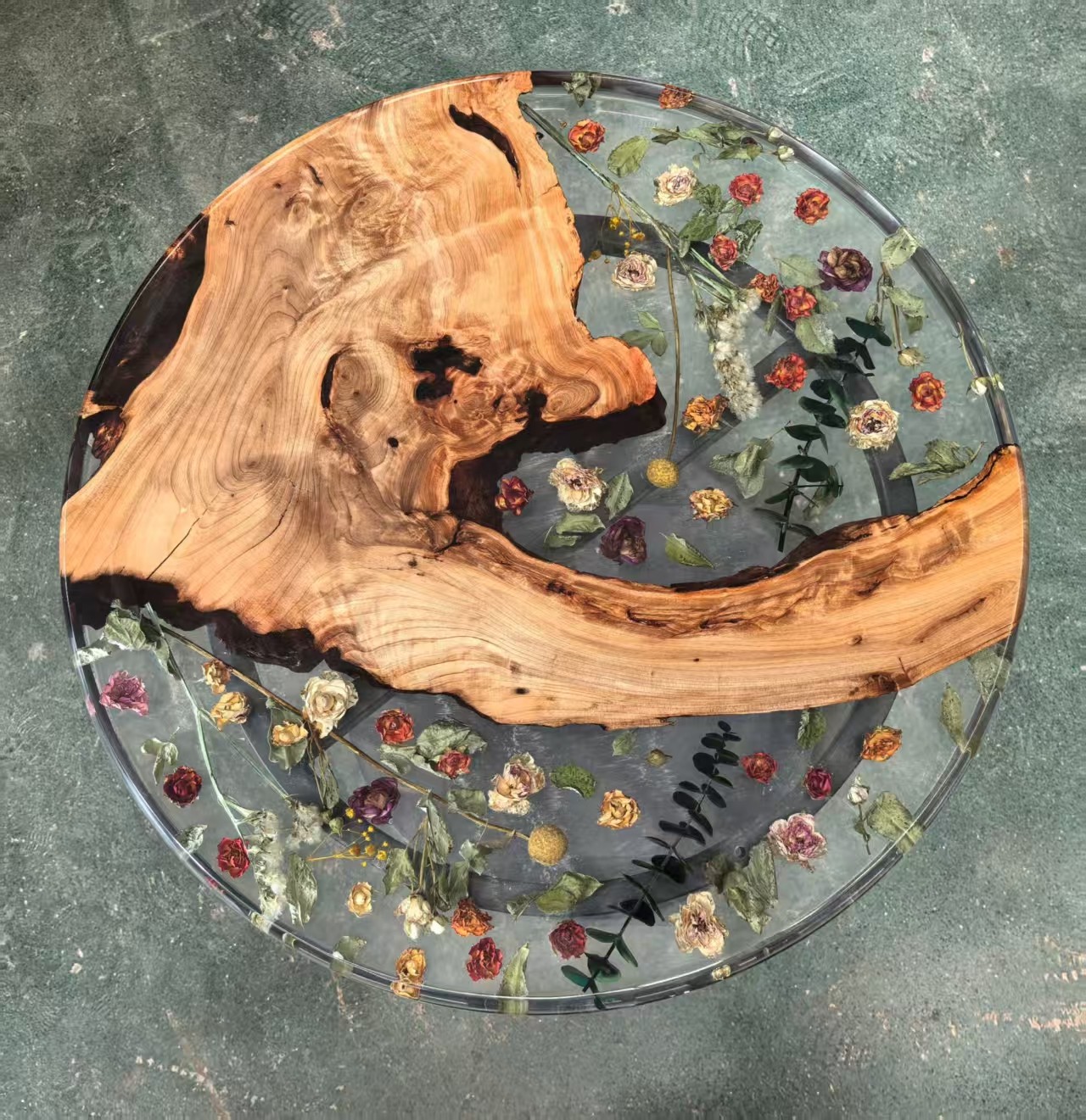 Circular straight edge salontafel