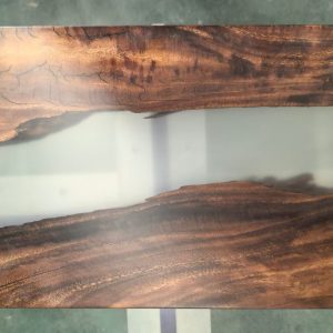 Classic shape epoxy salontafel