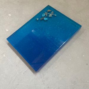 Straight edge epoxy salontafel