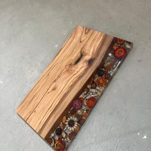 Straight edge epoxy salontafel